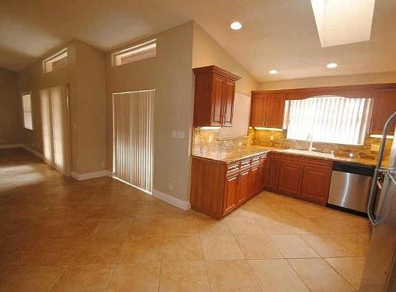 5th image of 7536 NW 21st St #1