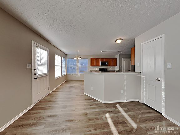 3rd image of 1008 Mockingbird Dr