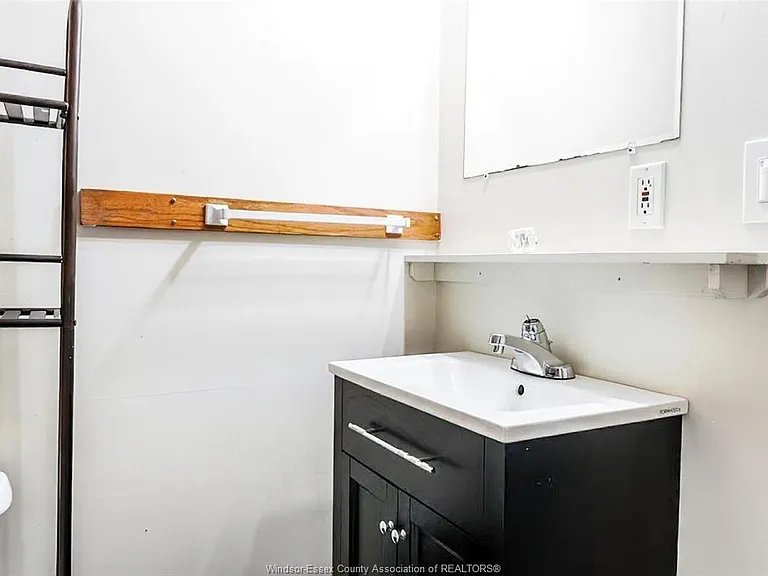 2163 College Ave — Photo 16