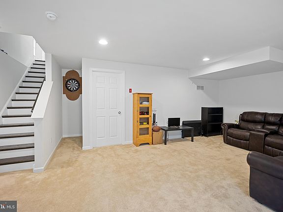 4th image of 257 Kestrel Ct