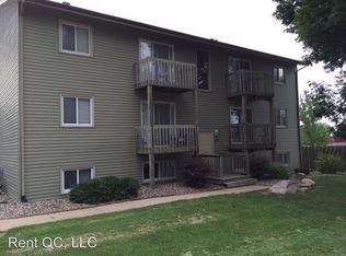 975 39th St APT 2, Bettendorf, IA 52722
