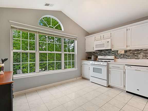 2nd image of 30W015 Plum Ct Unit B