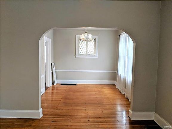4th image of 8739 Argyle Ave