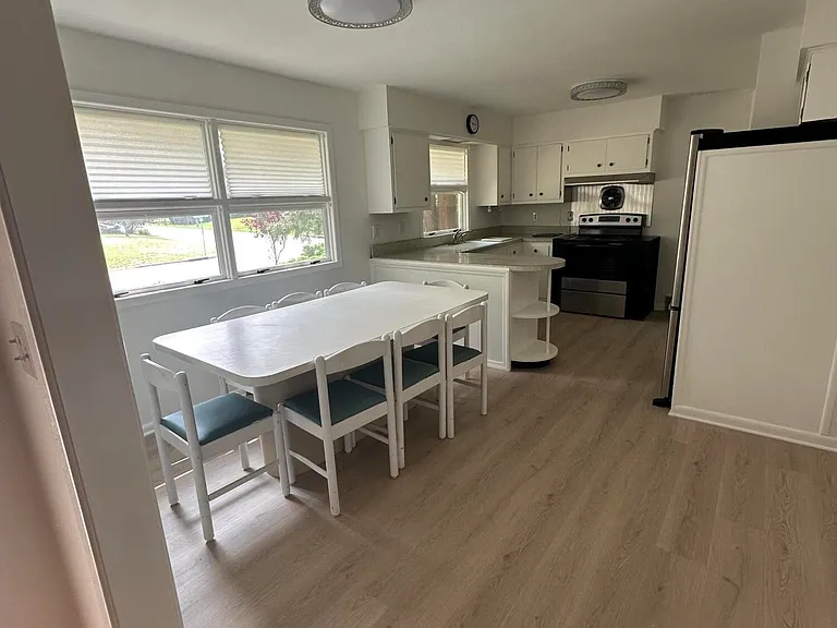 172 Larchwood Ave — Photo 10