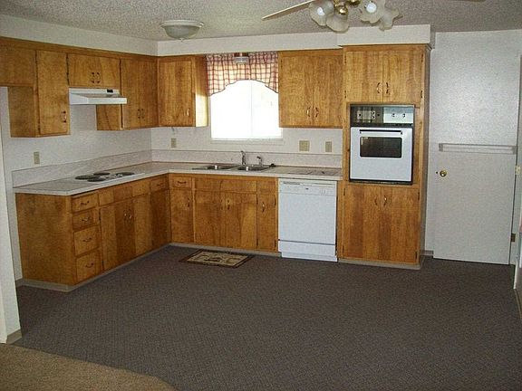 3rd image of 816 Briarwood Dr