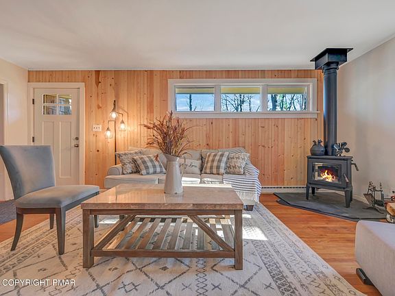 4th image of 2148 Laurel Ln