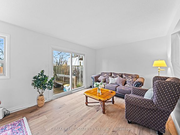 5th image of 13 Gold Pine Ct