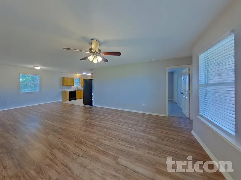 213 Dean Ct — Photo 4