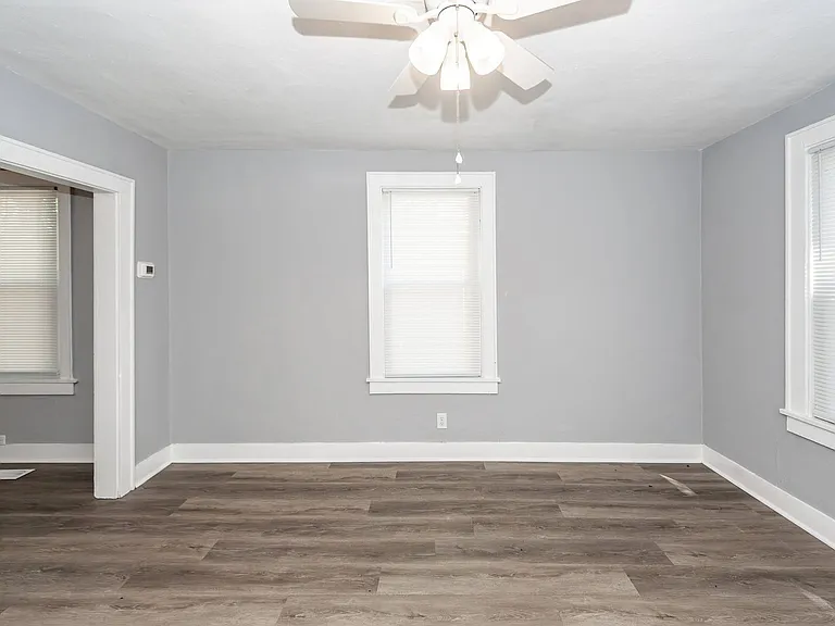 2620 Woodlawn Ave — Photo 6