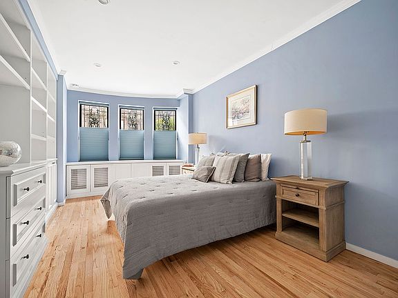 3rd image of 267 W 71st St APT 1-R