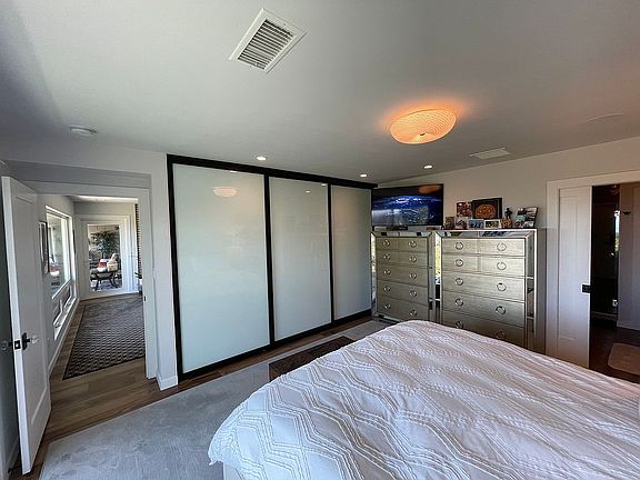 3rd image of 1157 Van Nuys St