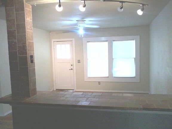 2nd image of 1512 E Warren Ave