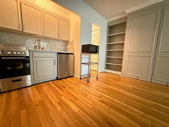 4th image of 235 W Eugenie St APT G2
