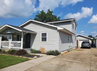706 S Jesse St, Christopher, IL 62822