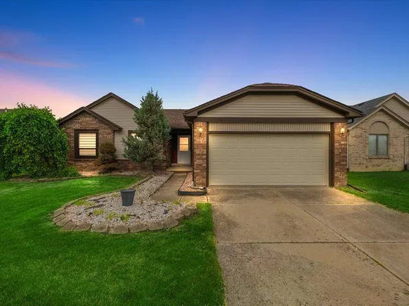 47477 Napoli Ln, Macomb, MI 48044