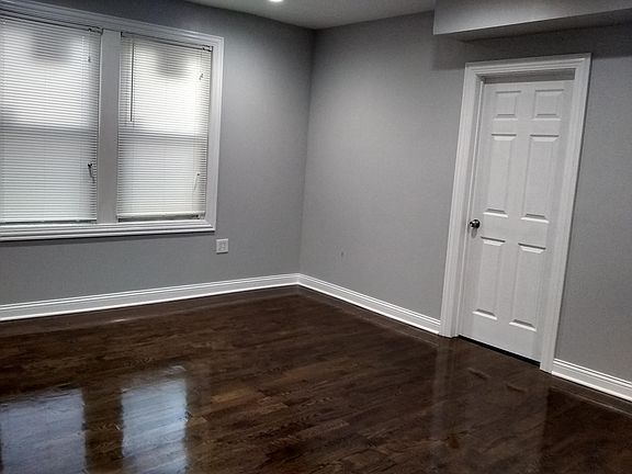 3rd image of 6827 S Artesian Ave APT 1