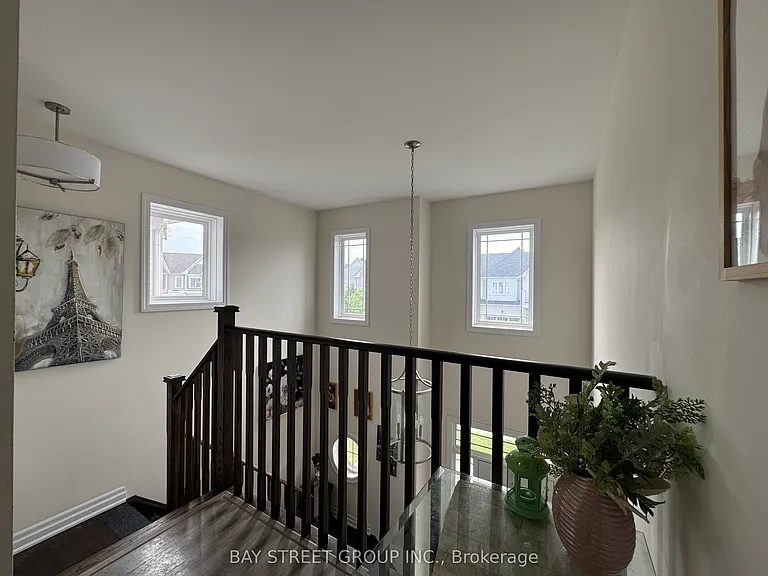 51 Dominion Cres — Photo 12
