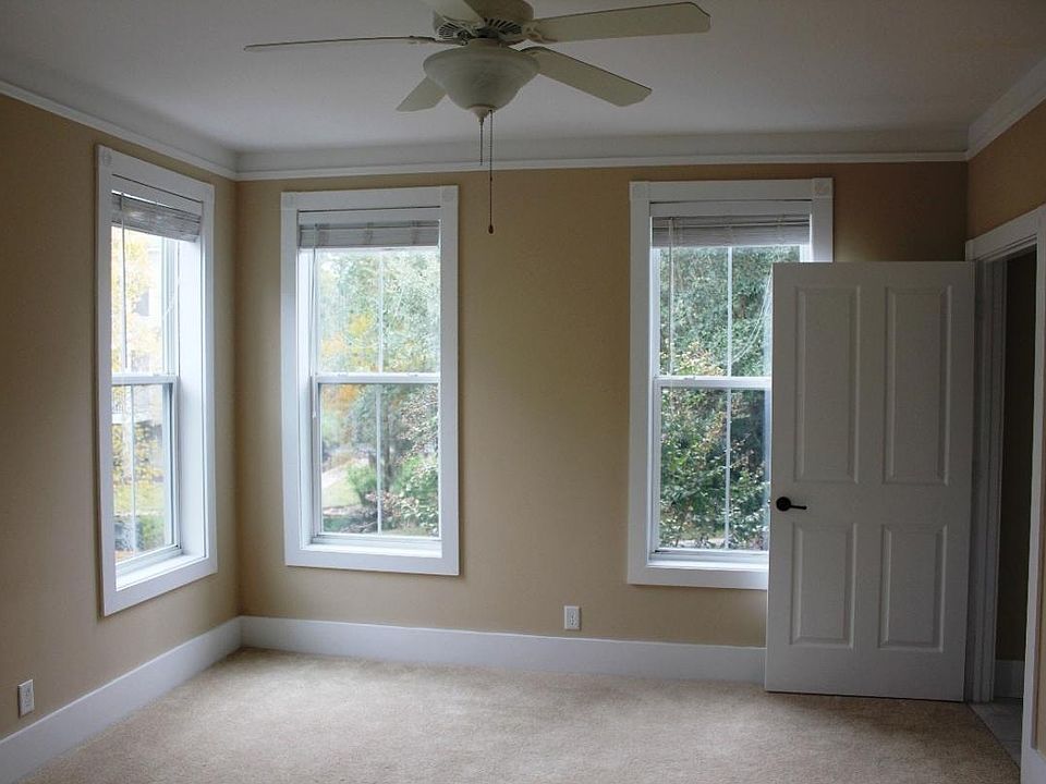 2nd image of 107 Shady Brook Cir Unit 101