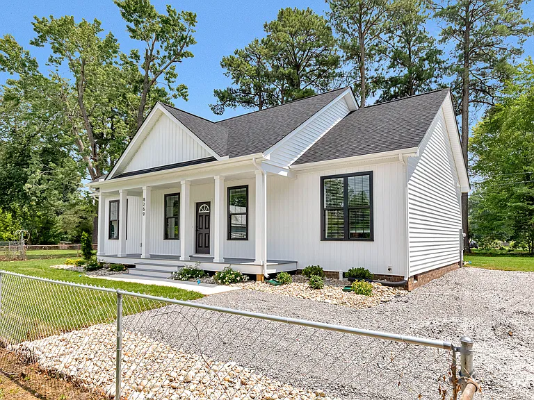 8269 Wonderland Ln — Photo 3