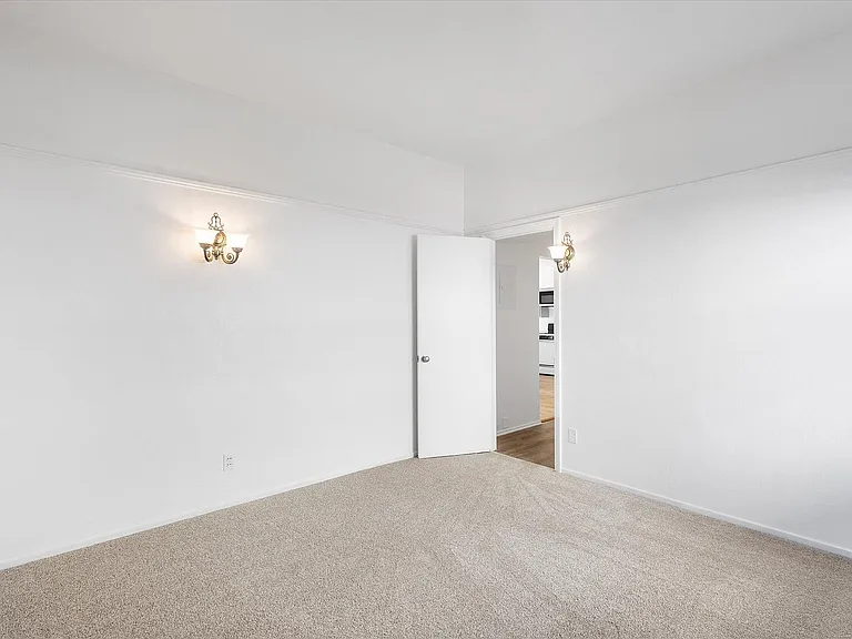 1087 Park Ave — Photo 17