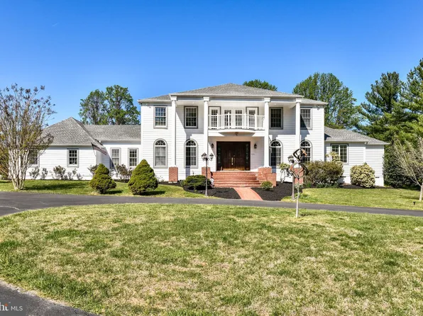 726 Gouldman Ln, Great Falls, VA 22066