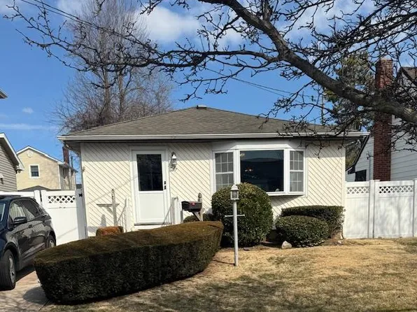 227 Fillmore Street, Massapequa Park, NY 11762