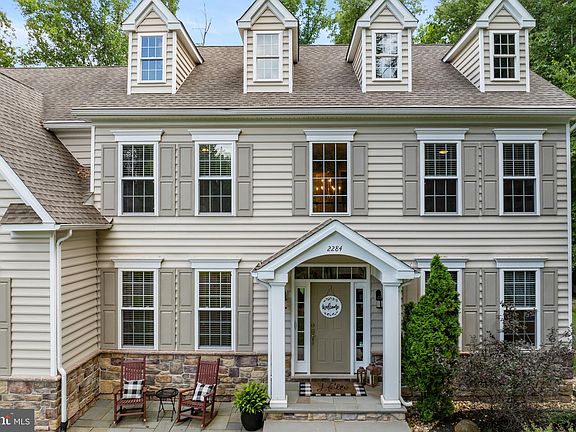 5th image of 2284 Wooded Creek Cir