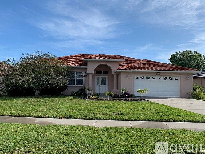 1st image of 1083 Eisenhower Dr