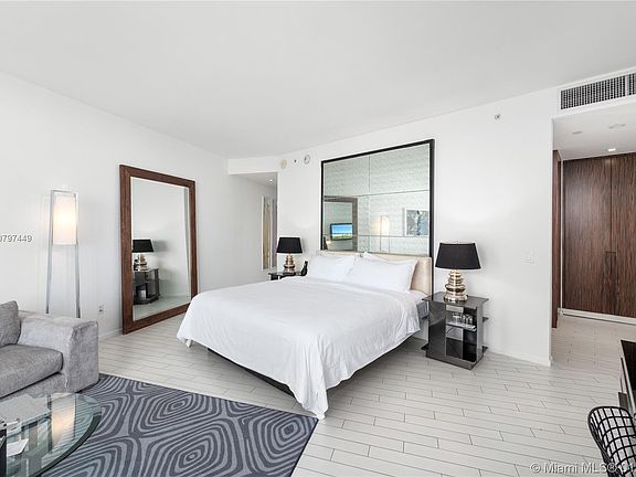3rd image of 2201 Collins Ave #1226