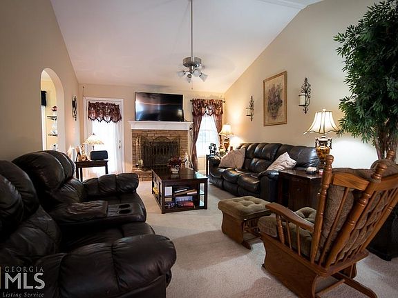 4th image of 3550 Stoney Creek Way