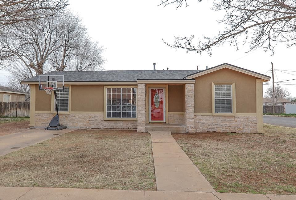 1st image of 900 NE 4th Pl