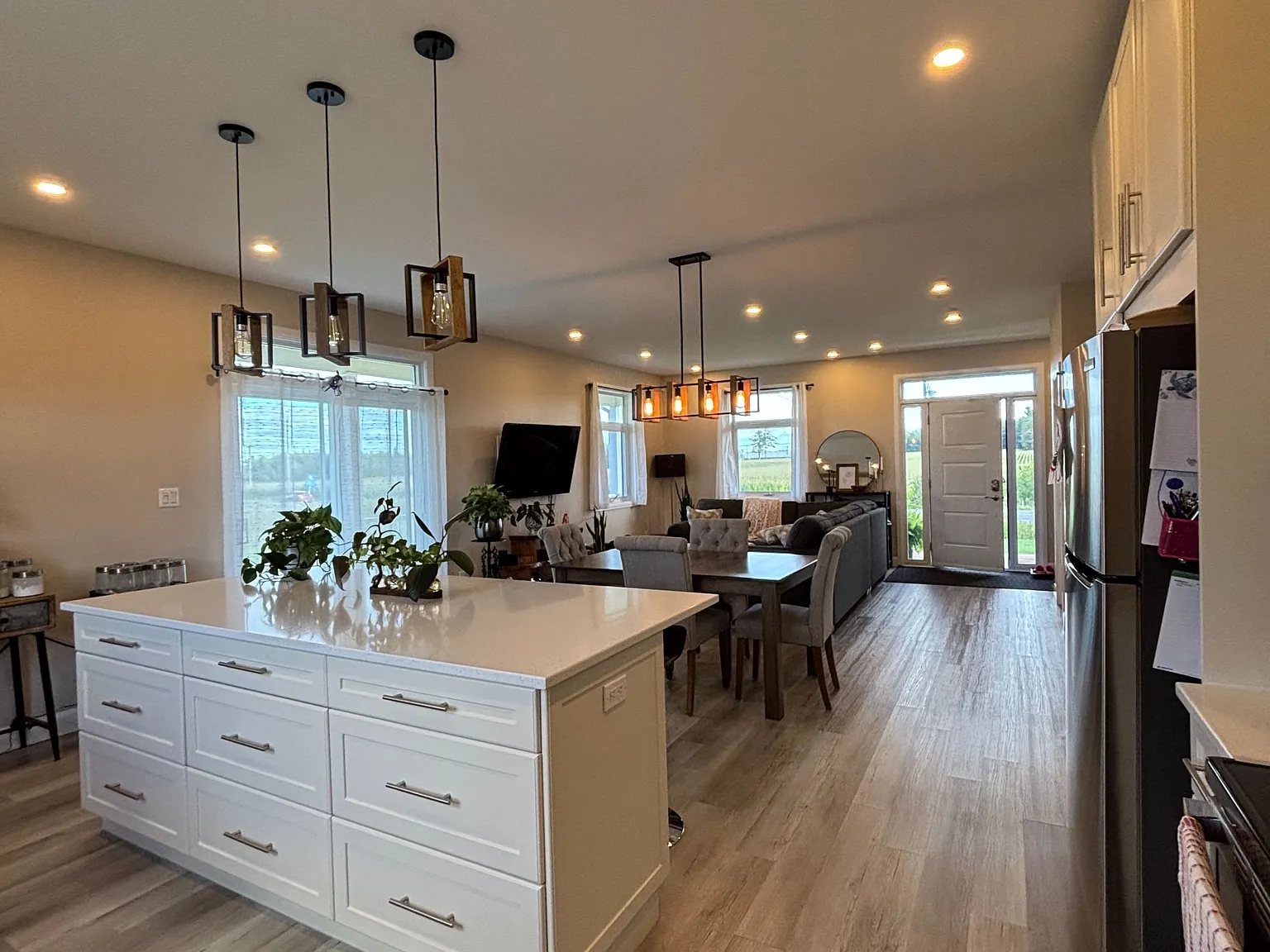 3 bed, $2,600 — Photo 2