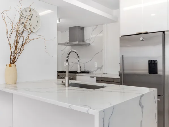 288 Lexington Avenue image 1 of 9