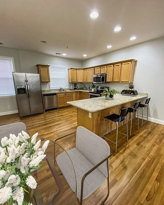 1st image of 31-33 Ashland St #2