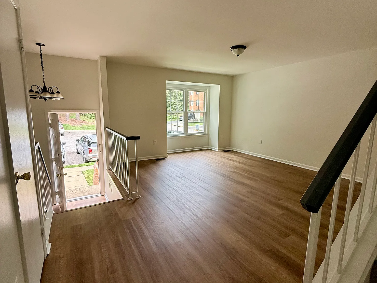 4 bed, 3.5 bath, 1700 sqft, $3,400 — Photo 3