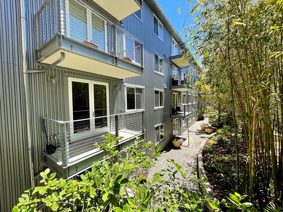 2nd floor unit with interior garden view