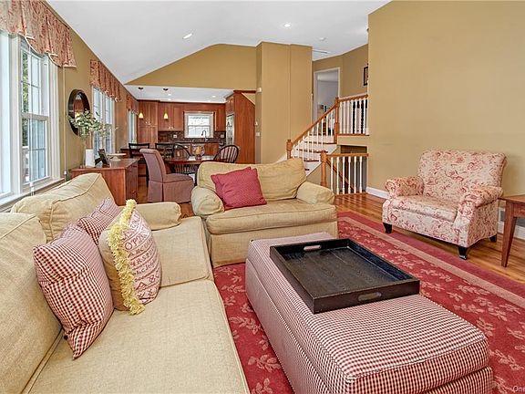 5th image of 2 Plymouth Pl