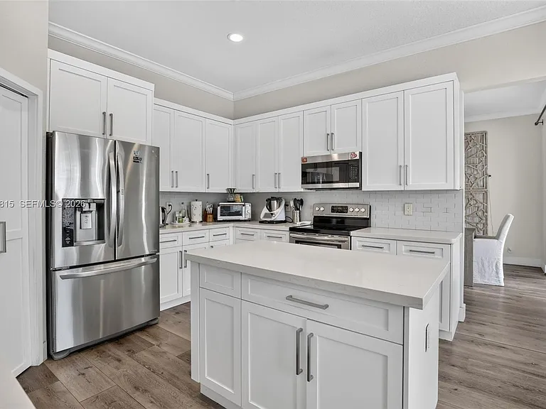 981 Waterside Cir — Photo 14