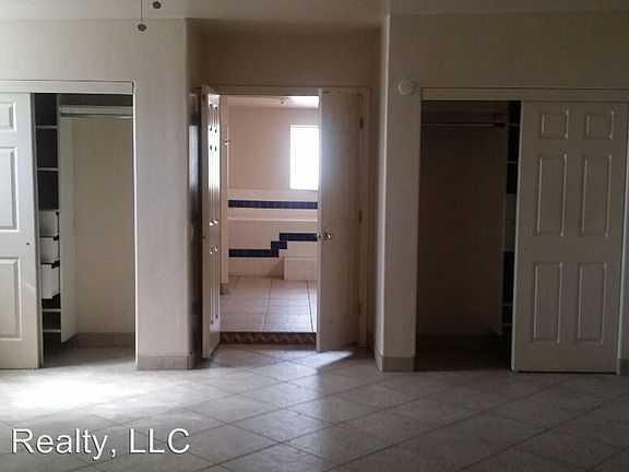 5th image of 101 W Blacklidge Dr