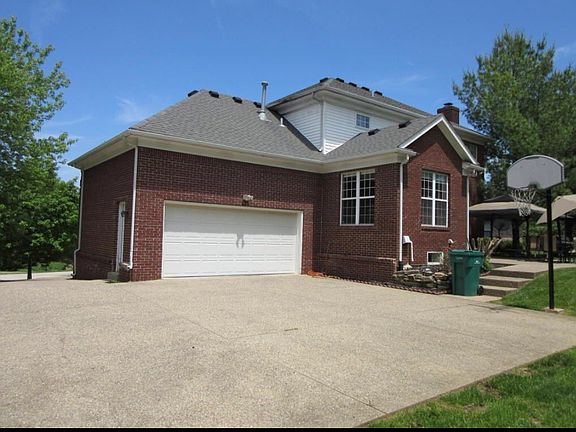 3rd image of 16900 Hidden Pond Ct
