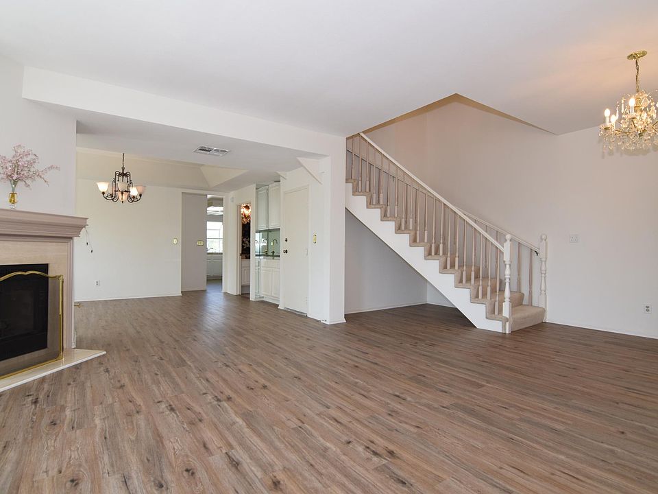 1st image of 18135 Burbank Blvd Unit 19