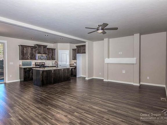 3rd image of 60371 SE Hedgewood Ln