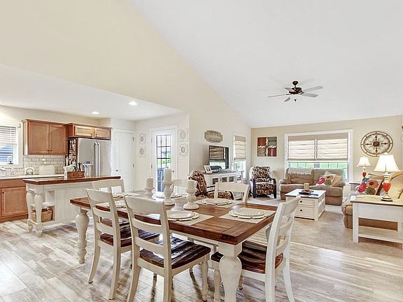 4th image of 5234 Oak Leaf Dr