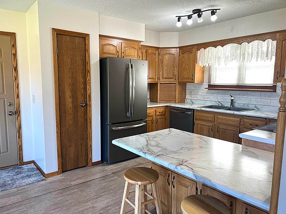5th image of 110 E 39th St APT D3
