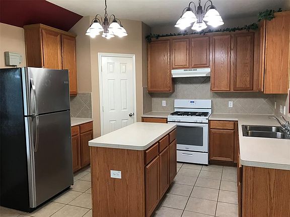 4th image of 2907 Sage Bluff Ave