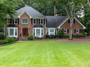 6905 Hunters Knl, Sandy Springs, GA 30328