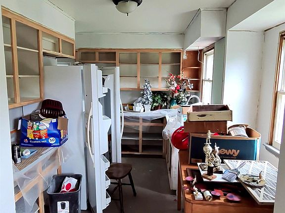 2nd image of 224 S Leonard St