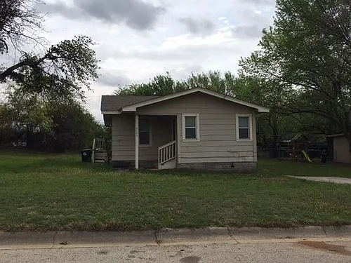 2123 Bernard St Photo 1