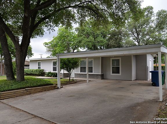 2nd image of 406 Sprucewood Ln