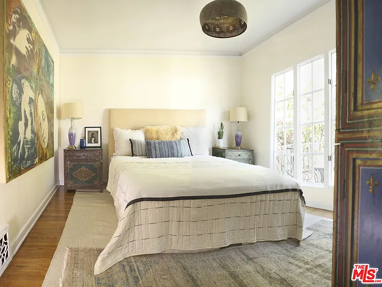 146 N La Peer Dr — Photo 47